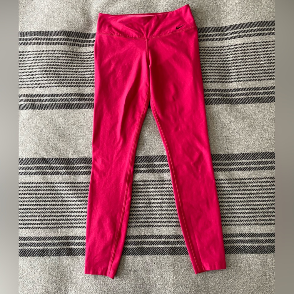 EUC Dri-fit Pink Nike legend leggings size medium